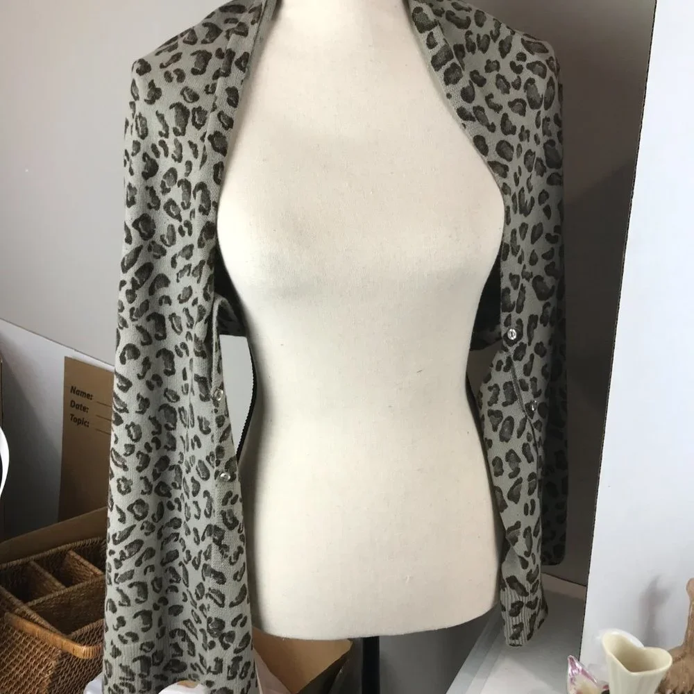 Multi-functional unbranded, cheetah print scarf/wrap